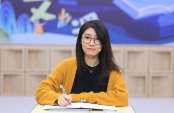 以作家身份“重回”课堂，八月长安：人的一生都无法摆脱“青春”课题
