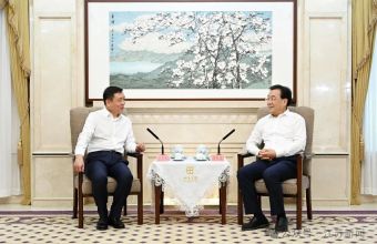 信长星会见中国作协主席张宏森