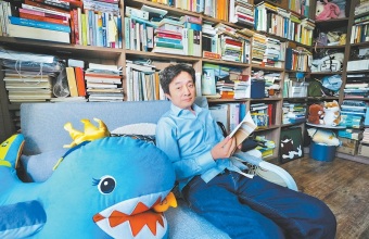 作家阿乙：“我把读什么书交给那些比我懂的人”