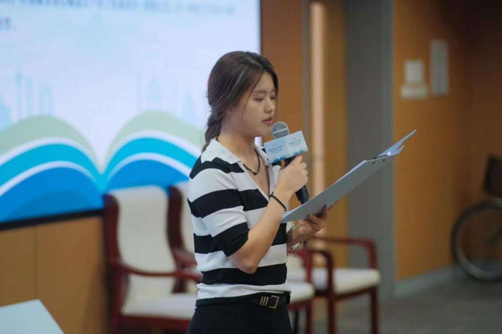 李洱、叶夫盖尼·沃多拉兹金等参加“中俄作家对谈人大青年学子”活动(图8)