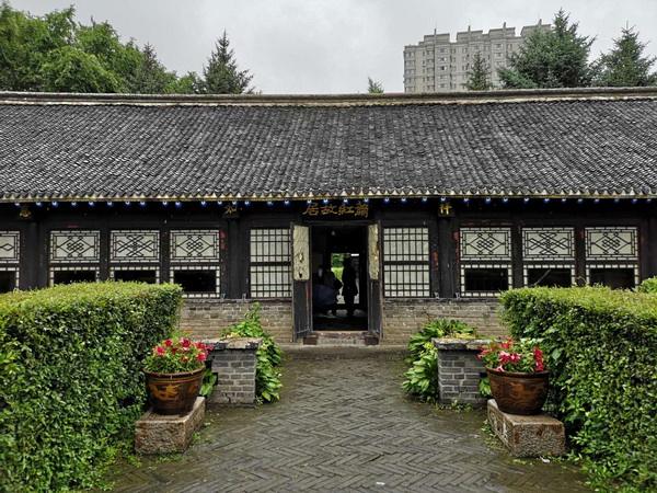 走访萧红故居：呼兰河边的小屋，萧红写作的起点与终途(图1)