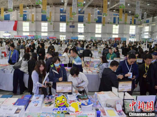 第二届东北书博会长春开幕 展现AI时代阅读新趋势(图1)