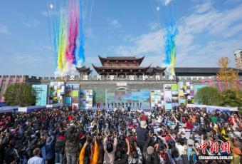 中国·张家界第三届世界遗产摄影大展启幕