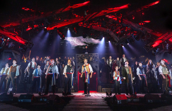 《悲惨世界》音乐剧40周年 跨越时空的人性共鸣