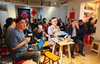 三十位诗人欢聚南京王珂诗屋研讨中年写作