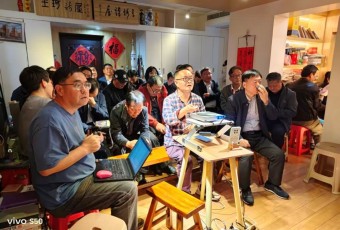 三十位诗人欢聚南京王珂诗屋研讨中年写作