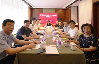 王传顺诗集《姿势、手势与语势—一位退休交警的诗歌标准》作品研讨会在宁举行